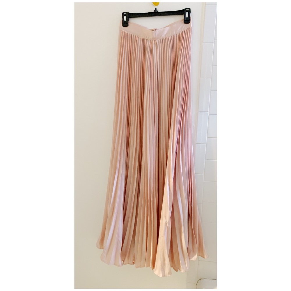 Maxi pleated petal pink skirt 🌸